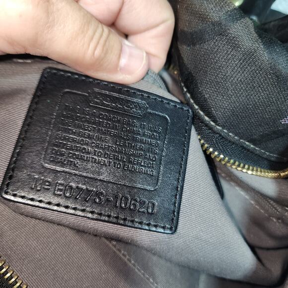 COACH GUC LARGE BLACK CARLY SIGNATURE SHOULDER BAG - Picture 4 of 4